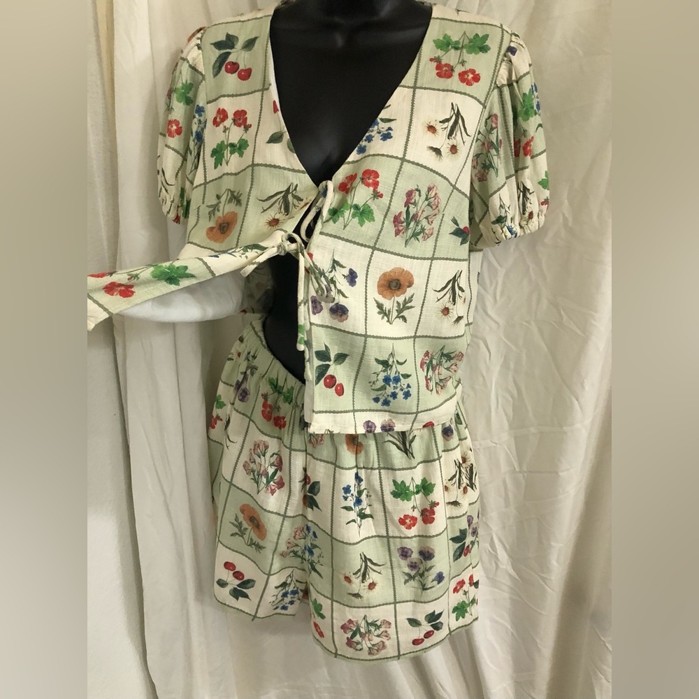Industry 2pc cherry floral square print open top & shorts linen set size M new